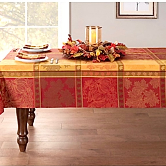 Fall leaves ๐ jacquard tablecloth, cotton. Gently used during the holidays. - Picture 4 of 9